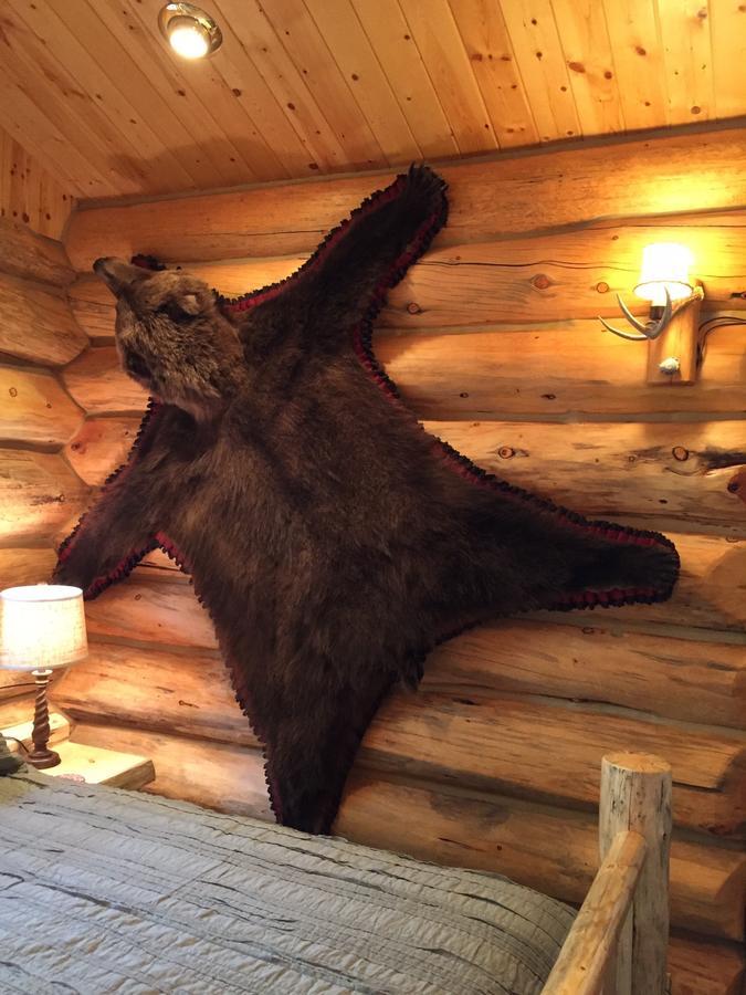 Two Bears Bed & Breakfast 2*